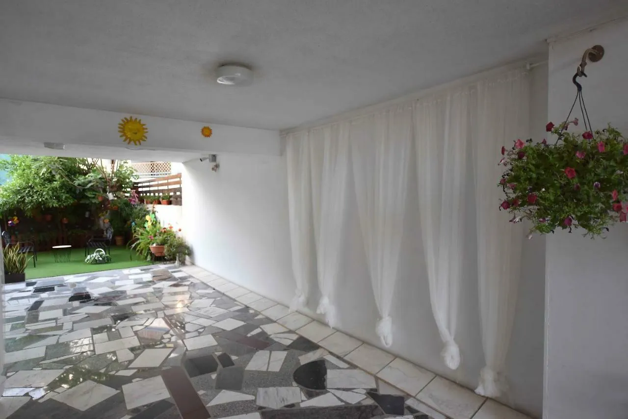 Angela'S Luxury Apartments Larnaca