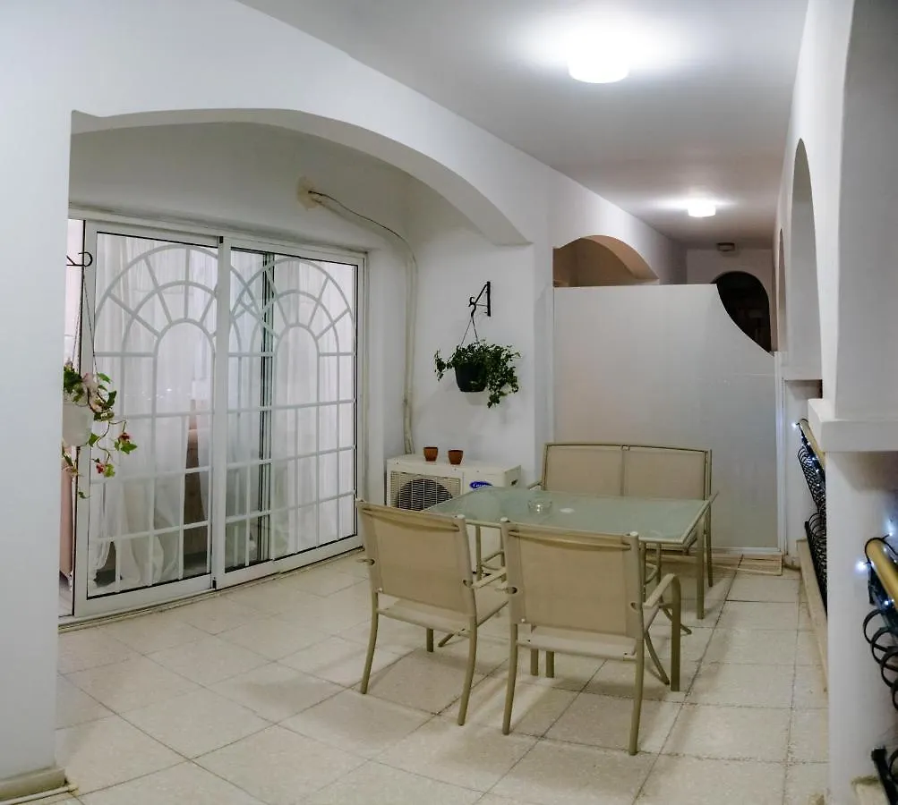 Angela'S Luxury Apartments Larnaca