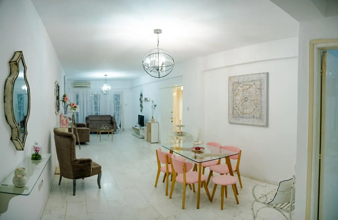 Angela'S Luxury Apartments Larnaca 0*,